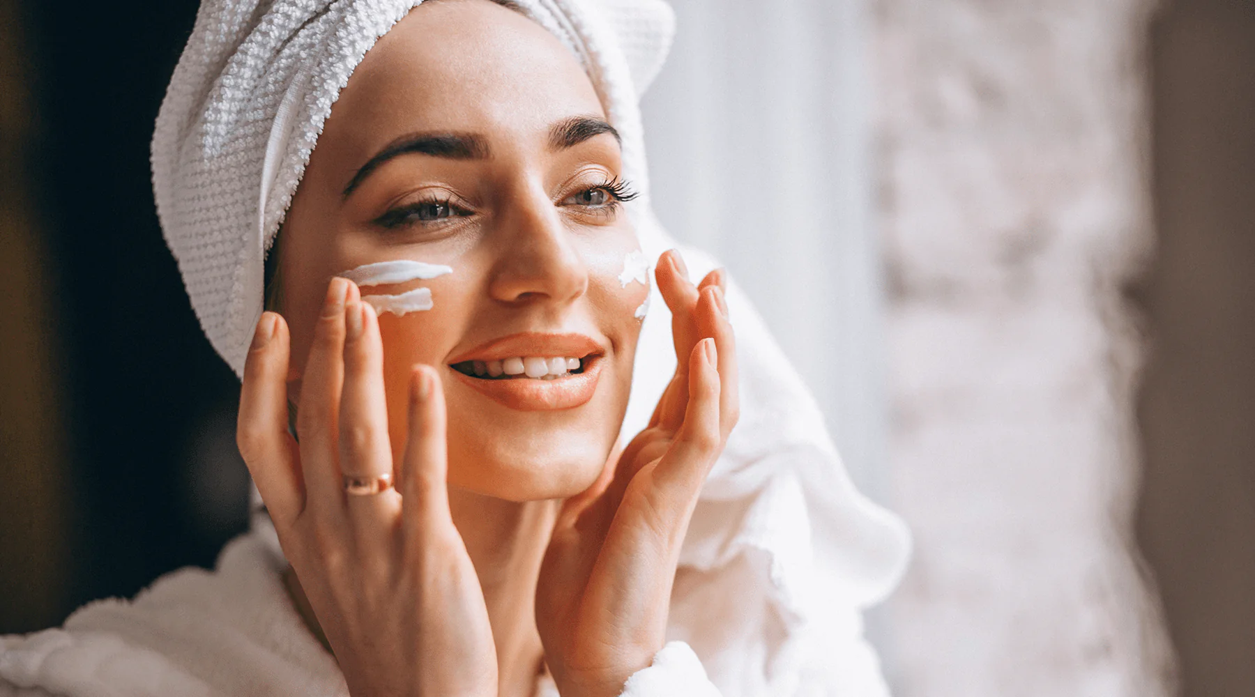 What most people notice before seeking advanced skin care support